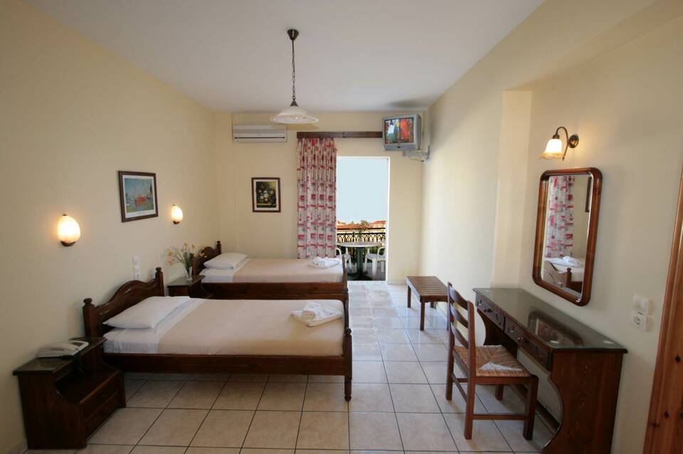 Village Inn Studios & Family Apartments 3