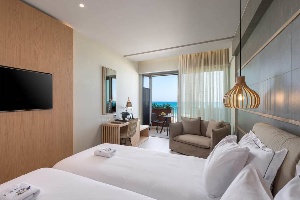 Ikones Seafront Luxury Suites 4