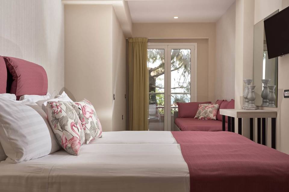 Koukounaria Hotel & Suites 2