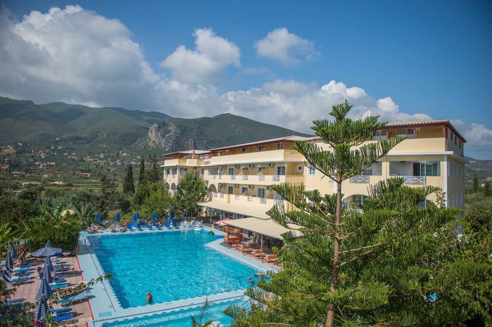 Koukounaria Hotel & Suites 4