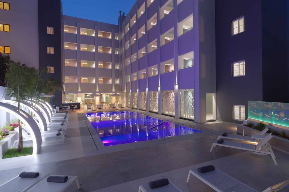 Melrose Hotel 1