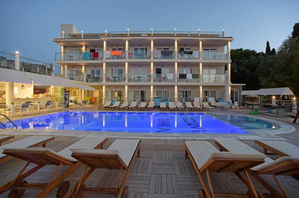 Palapart Gikas Studios & Suites 1
