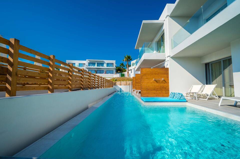 Harmony Crest Resort & Spa 1