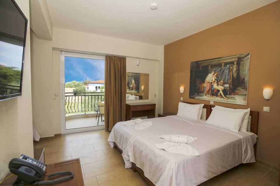 Royal Hotel and Suites 3
