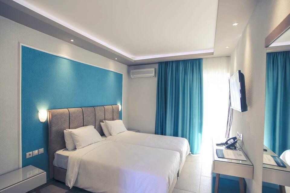 Royal Hotel and Suites 4
