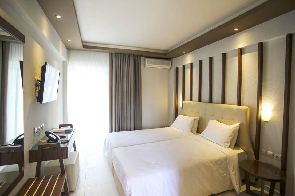 Royal Hotel and Suites 5