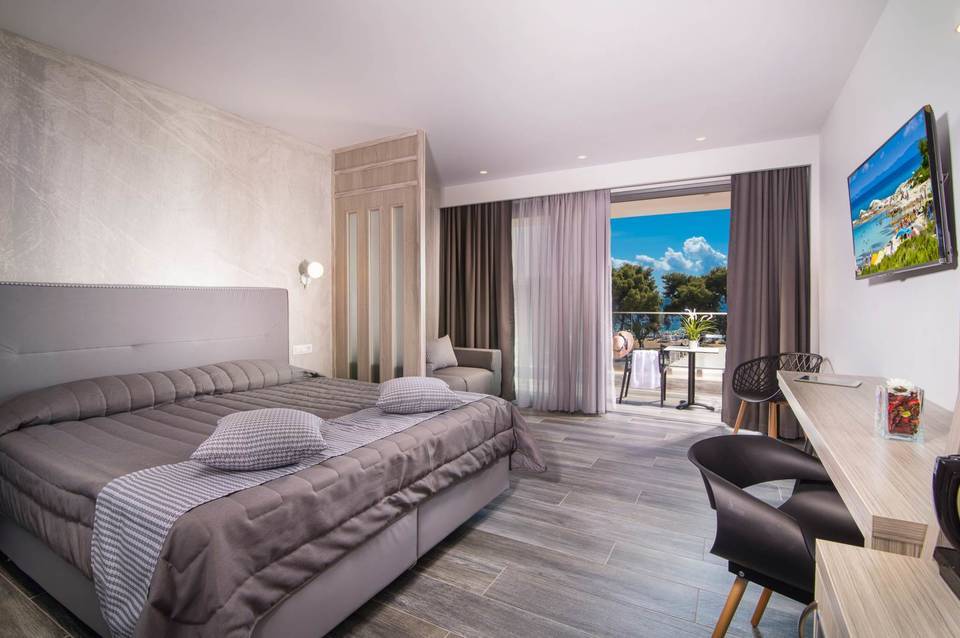 Lagomandra Beach Hotel 3