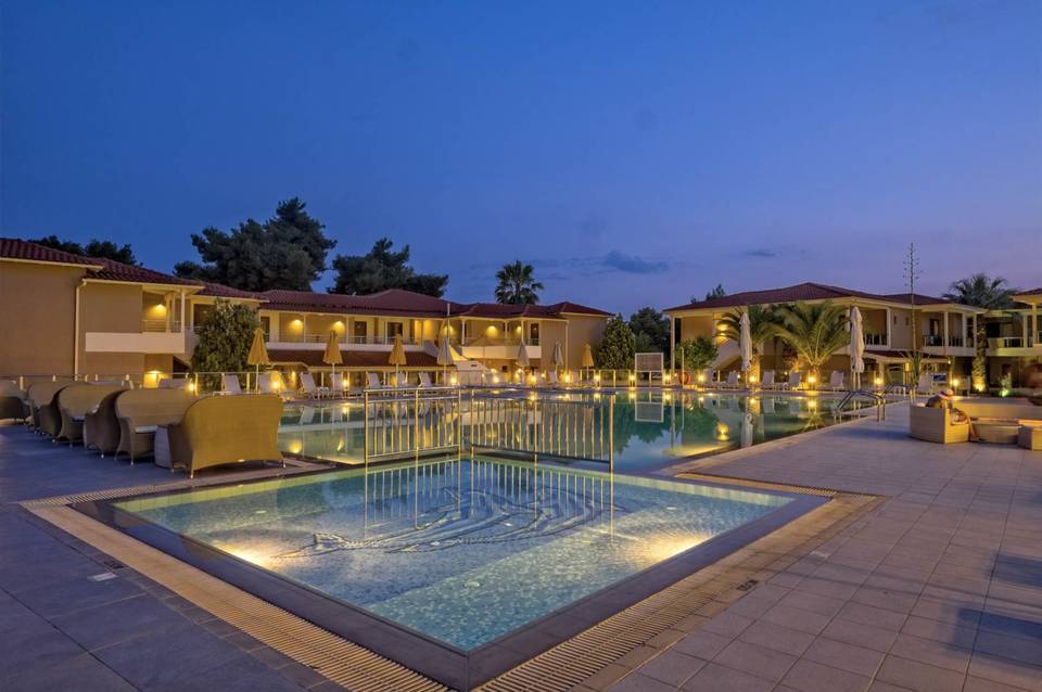 Lagomandra Beach Hotel 5