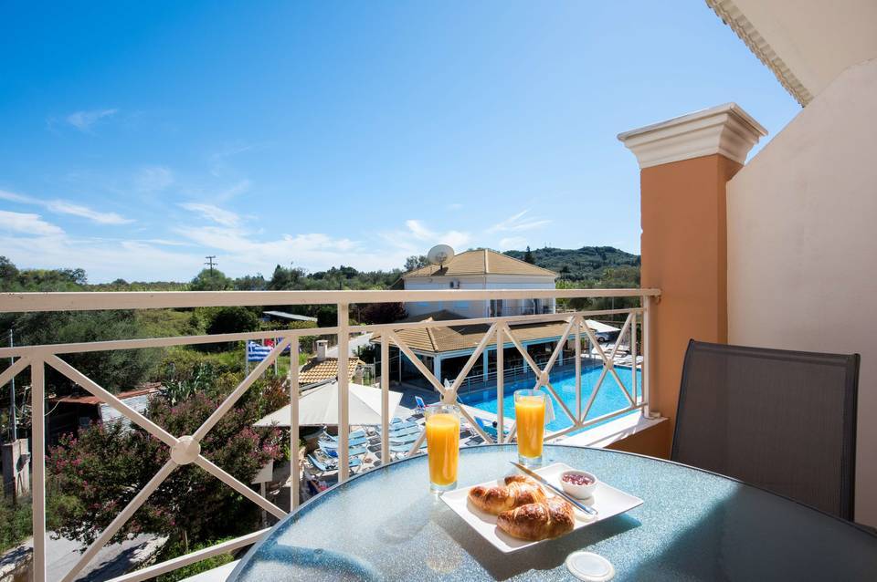 Kavos Plaza Hotel 3