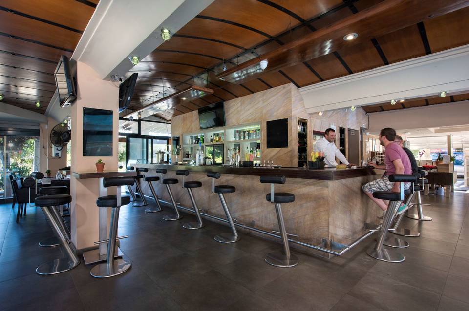Kavos Plaza Hotel 4