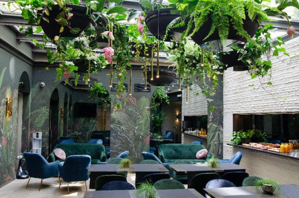 Atrium 4