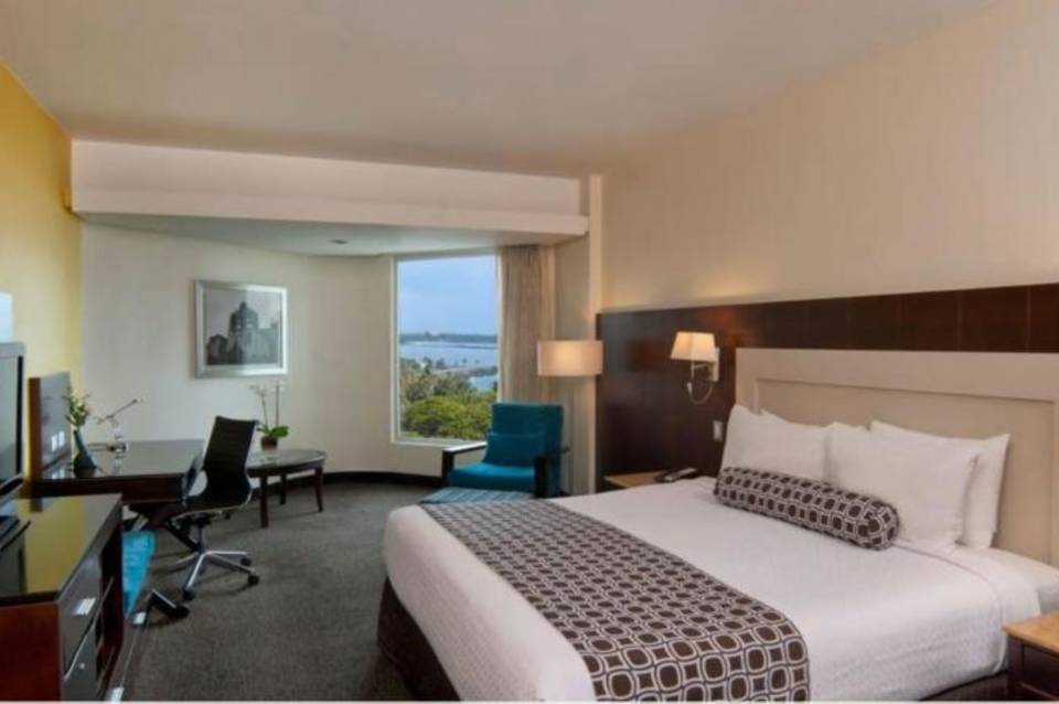 Crowne Plaza Santa Domingo 1