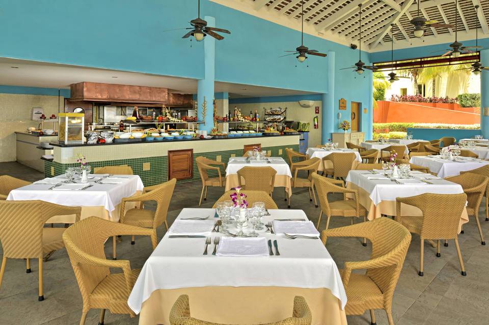 Iberostar Waves Rose Hall Beach 5