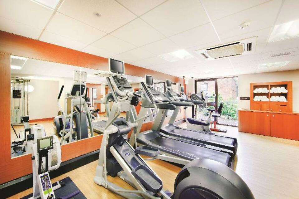 DoubleTree by Hilton Manchester Airport 3