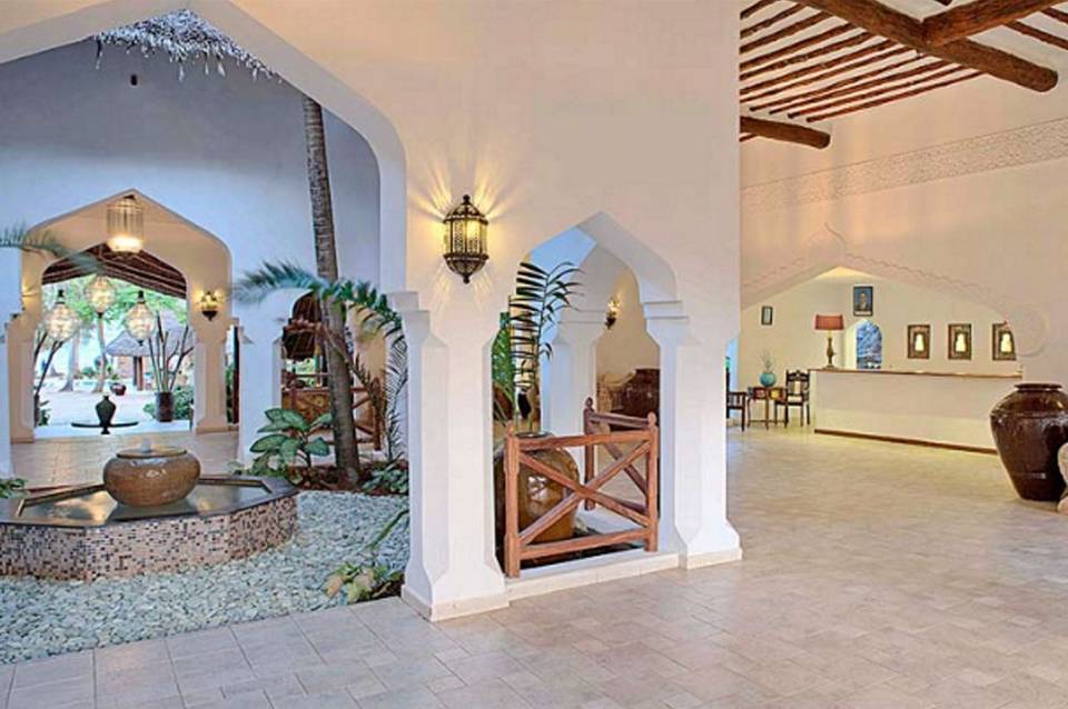 Bluebay Beach Resort and Spa 4