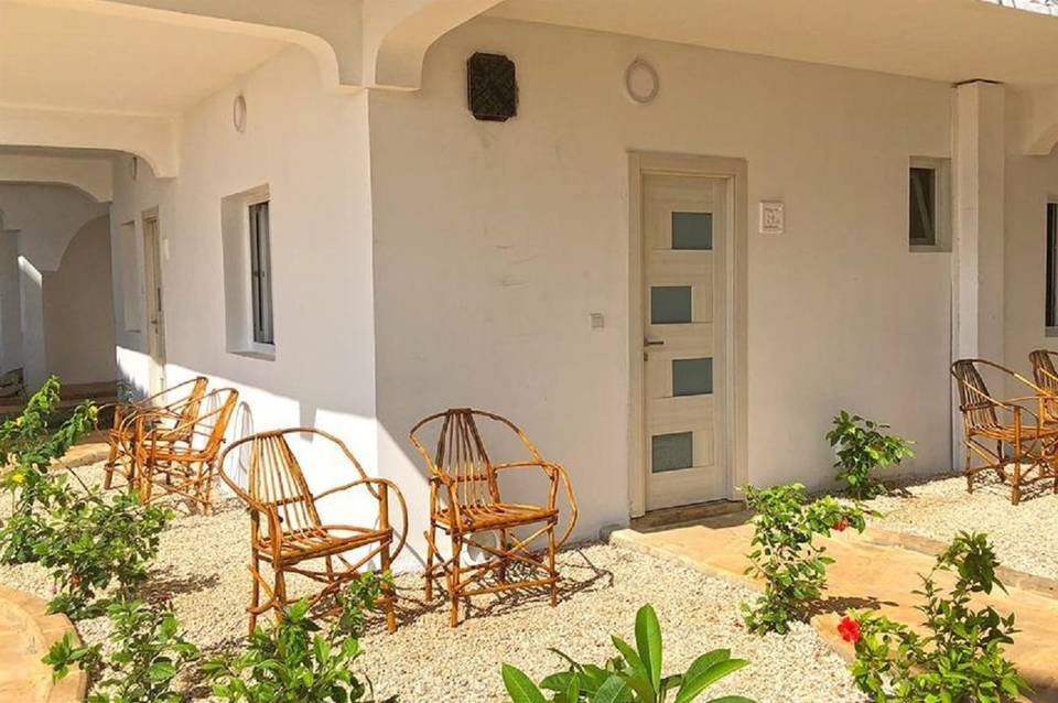 Dream's Bay Beach Hotel 3