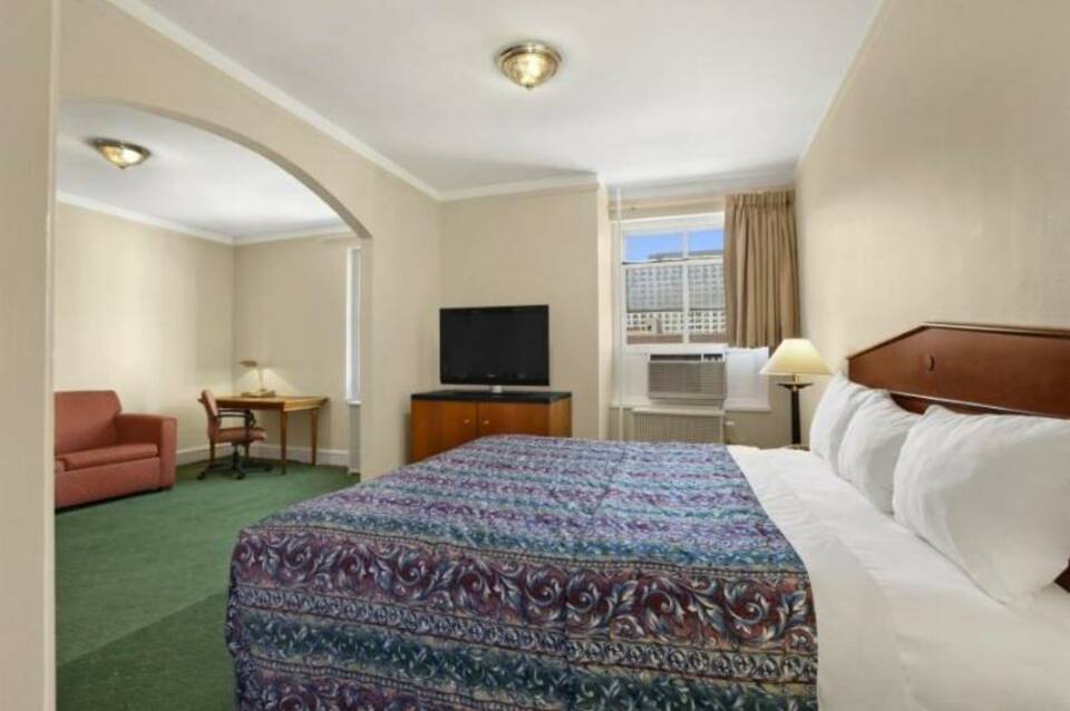 Travelodge by Wyndham Downtown Chicago 2