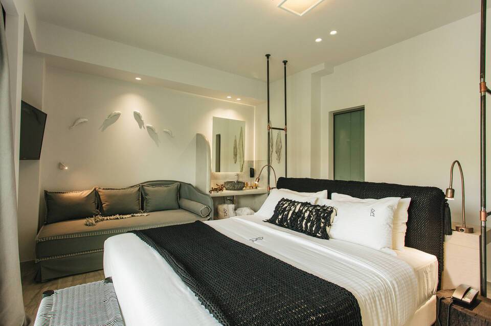 Blue Carpet Luxury Suites 2