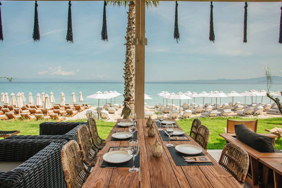 Blue Carpet Luxury Suites 4