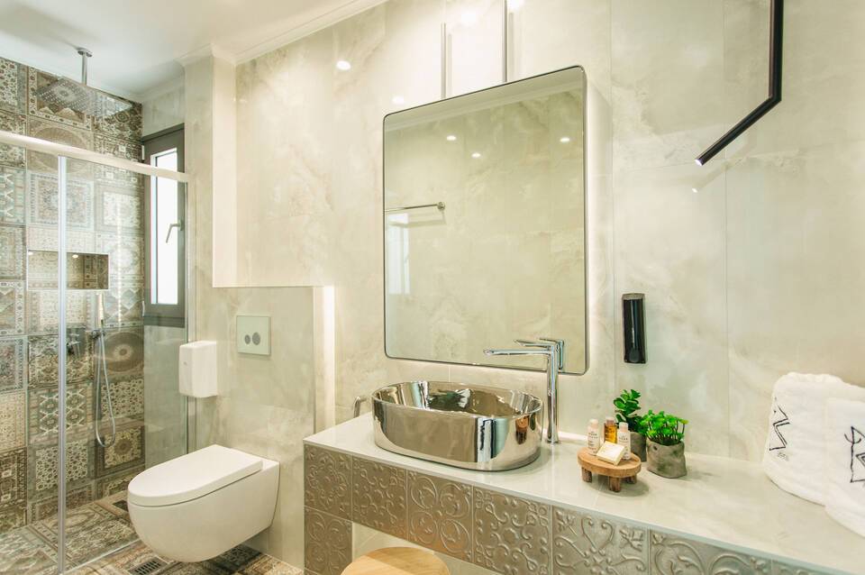 Blue Carpet Luxury Suites 5