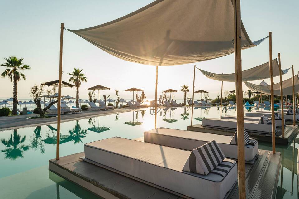 Blue Carpet Luxury Suites 1