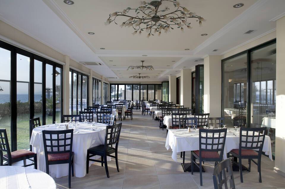 Zeus Essence Ramada by Wyndham Athens 3