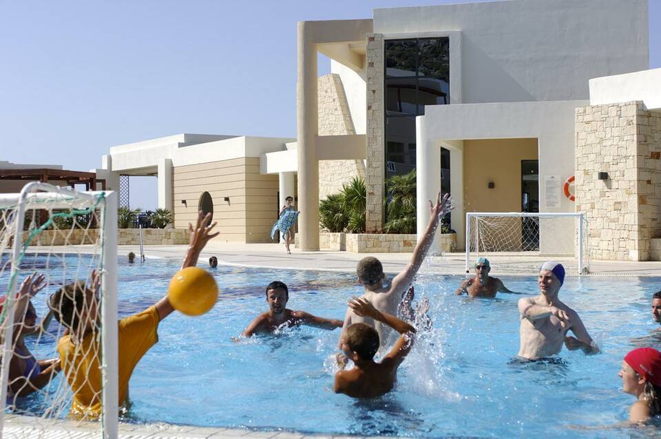 Grand Hotel Holiday Resort 2