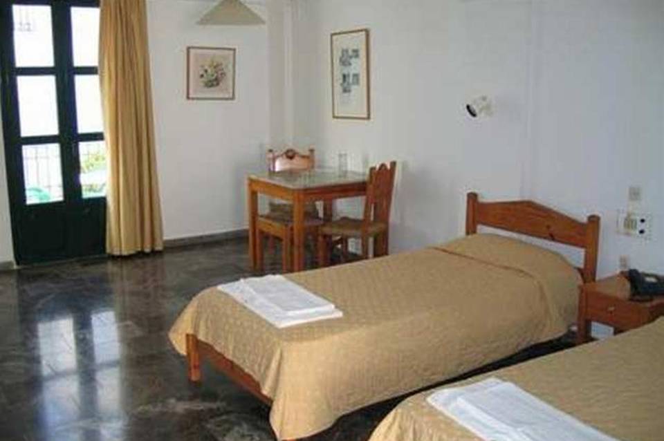 Camari Garden Hotel Apartments 4