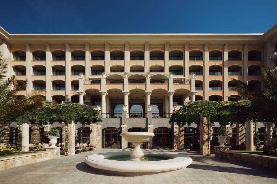 Astor Garden Hotel 1