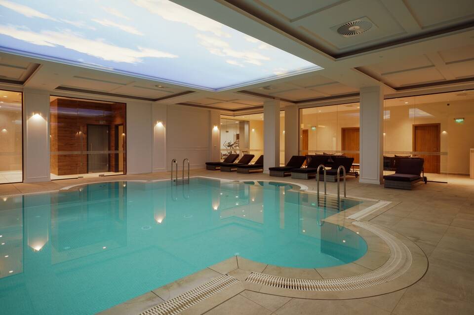 Astor Garden Hotel 5
