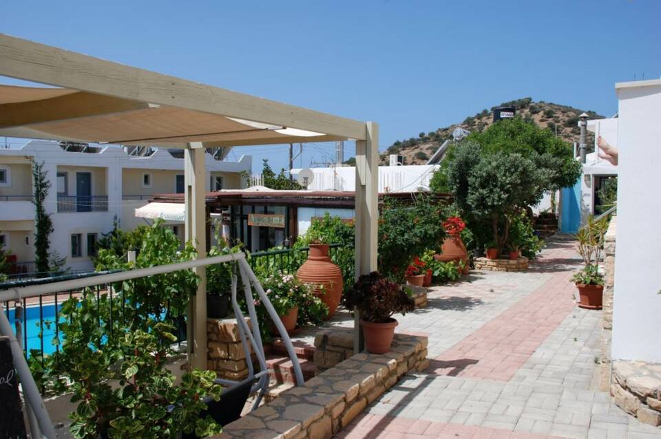 Ariadne Apartments & Studios 4