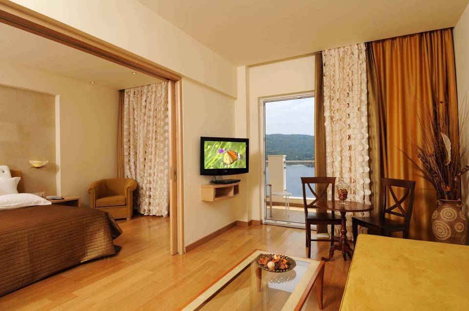 Akrotiri Beach Resort Hotel 1