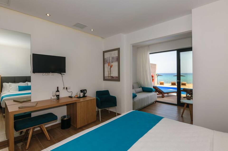 Cavo Orient Beach Hotel 4