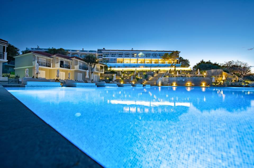 Alexandra Beach Resort & Spa 5