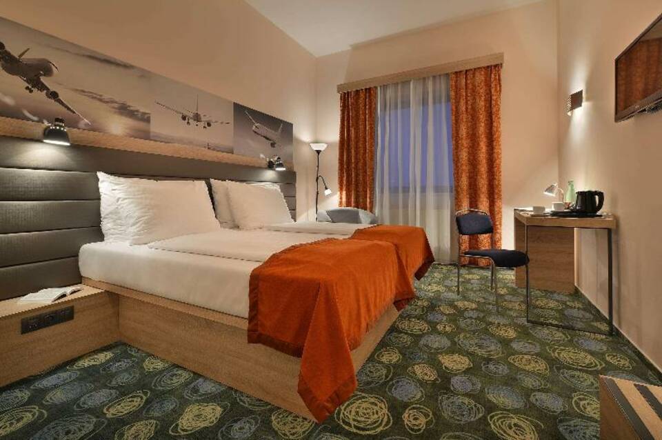 Ramada by Wyndham Airport Prague 1