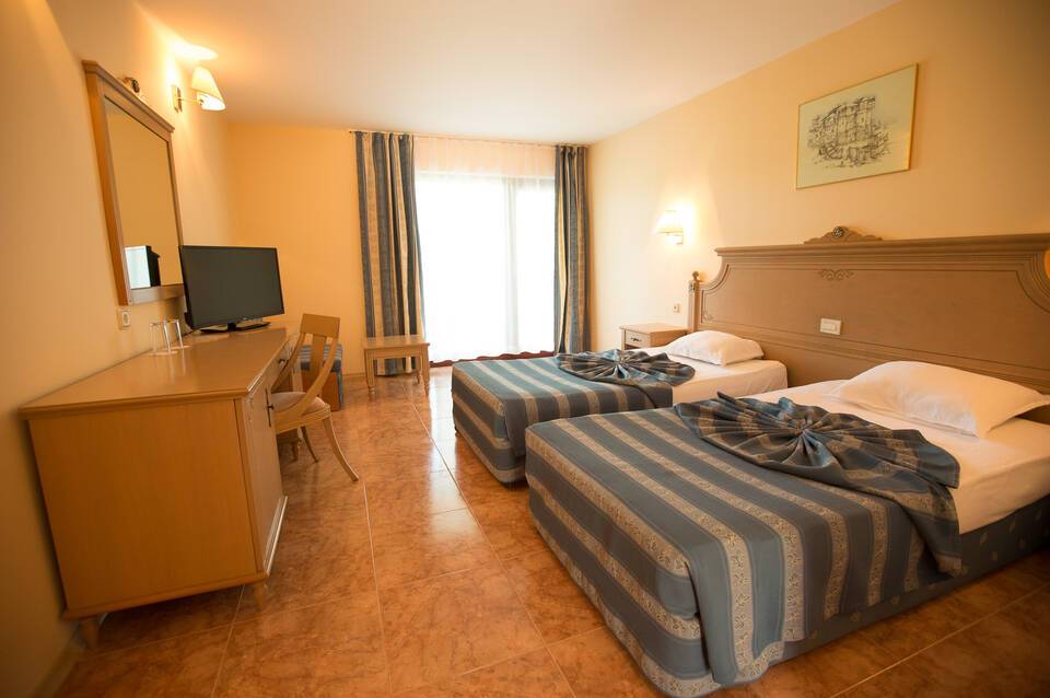 Pelican Hotel 2