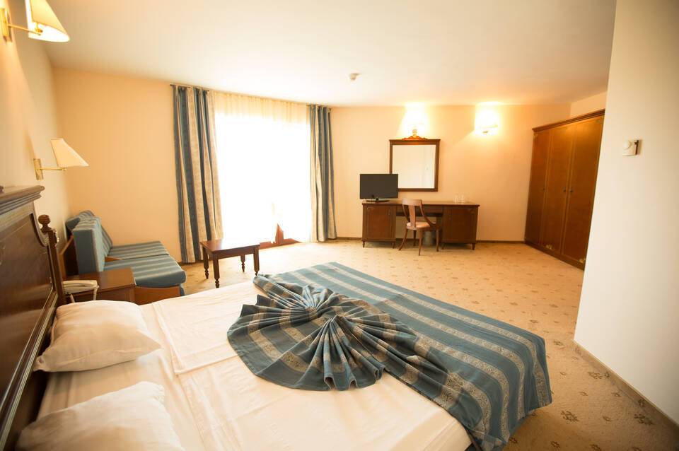 Pelican Hotel 5