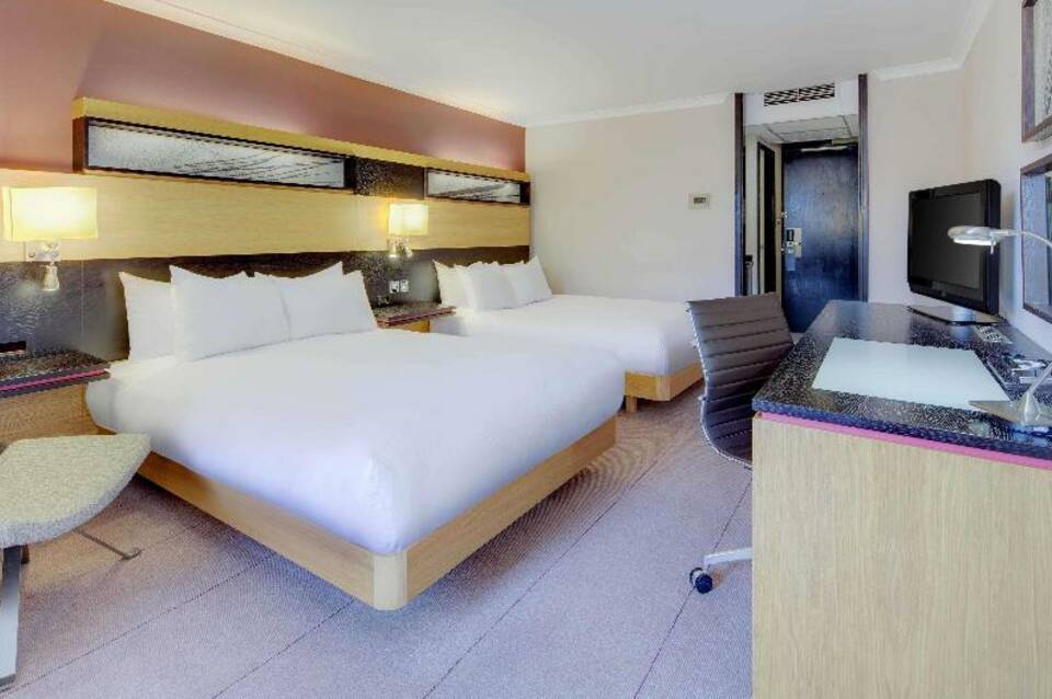 DoubleTree by Hilton Manchester Airport 5