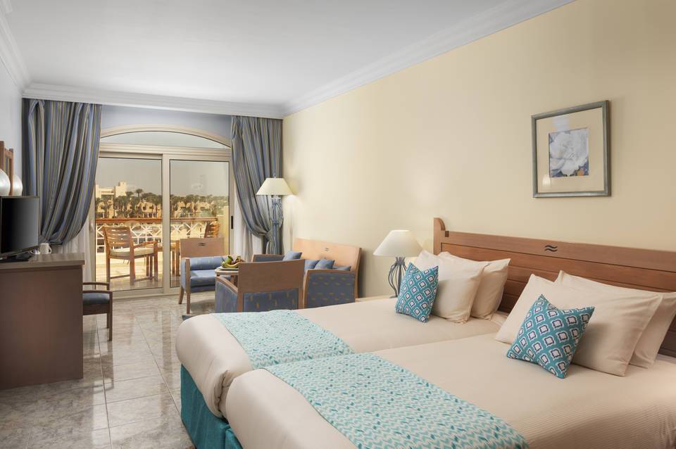 Royal Lagoons Aqua Park Resort & Spa 4