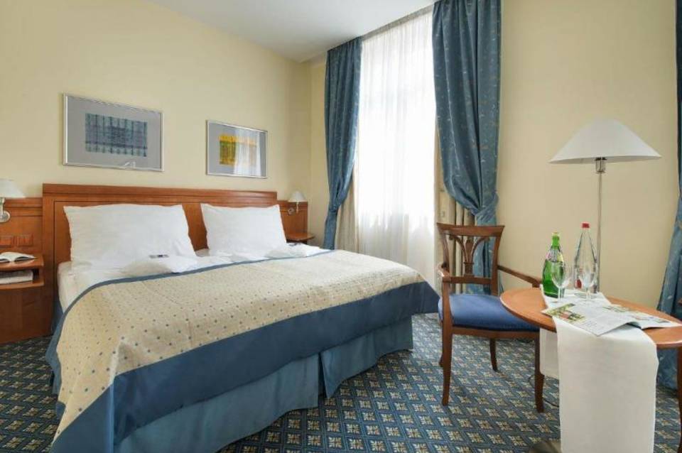 Ramada by Wyndham Prague City Centre 4