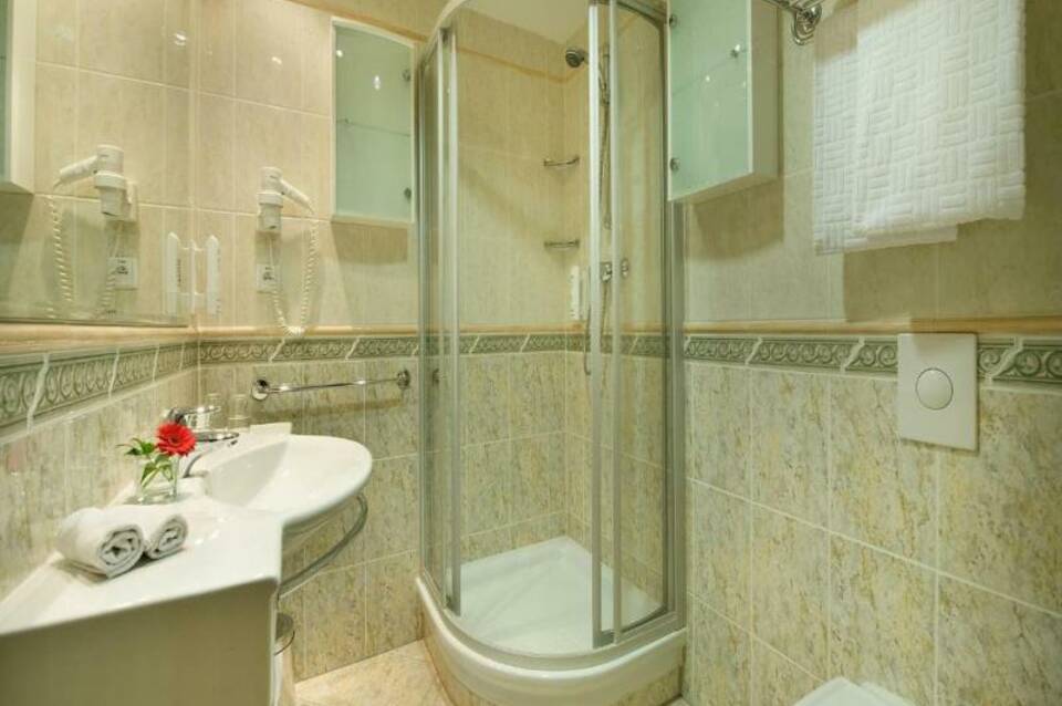 Ramada by Wyndham Prague City Centre 5