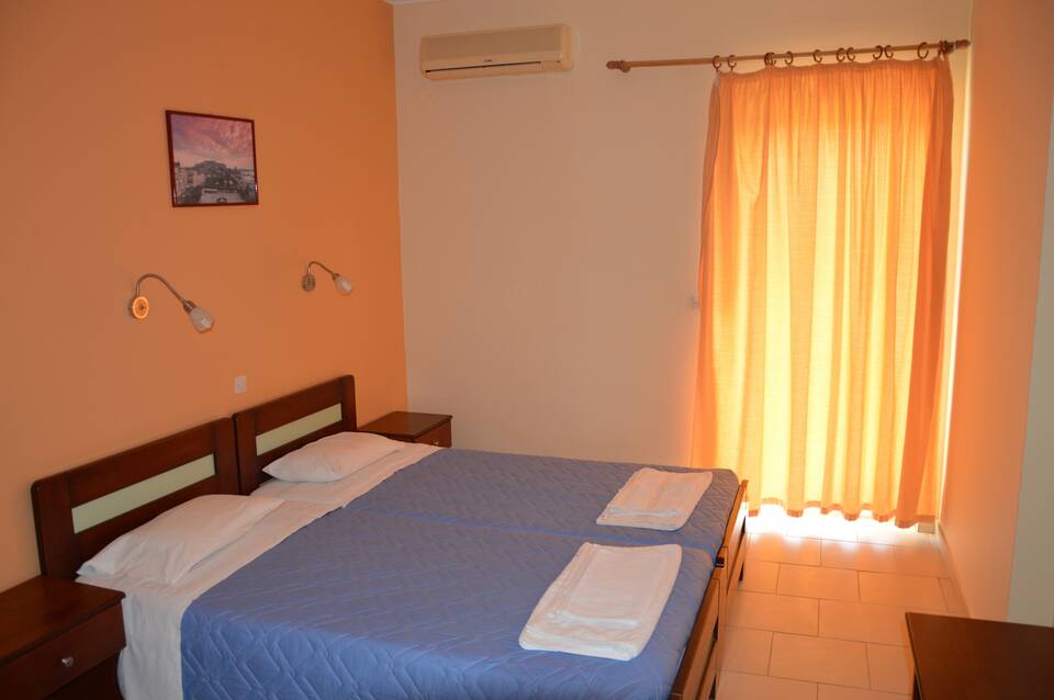 Aggelos Family Hotel 1