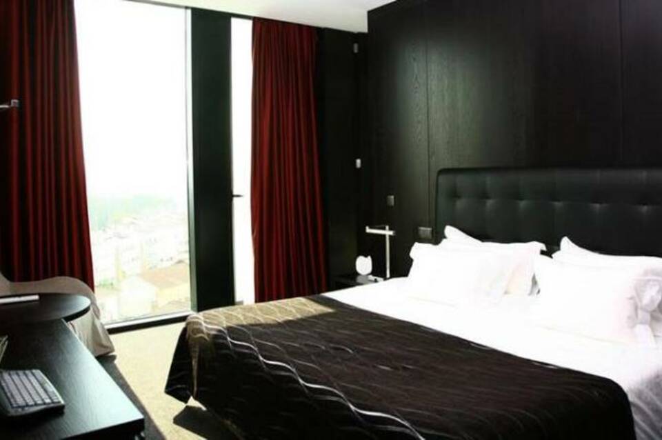 Axis Viana Business & Spa Hotel 5