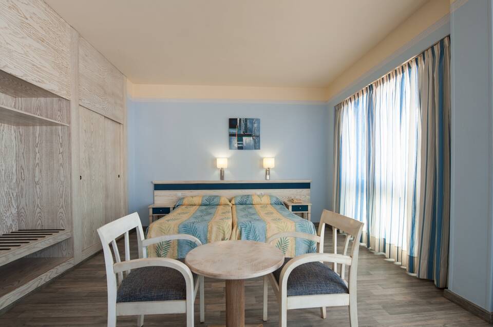 Apartamentos Colon Playa 2