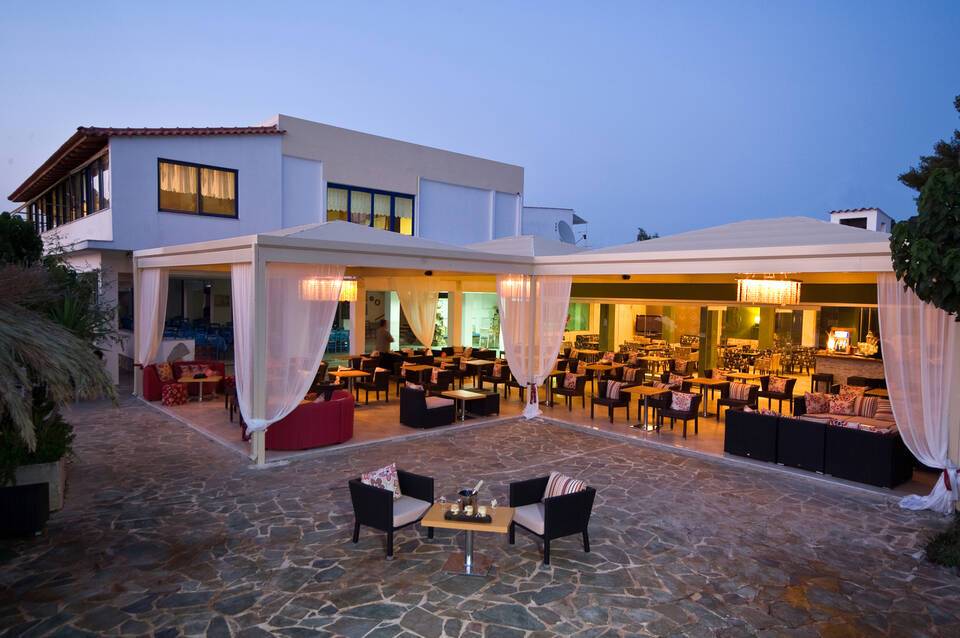 Venus Beach Bungalows Hotel 2
