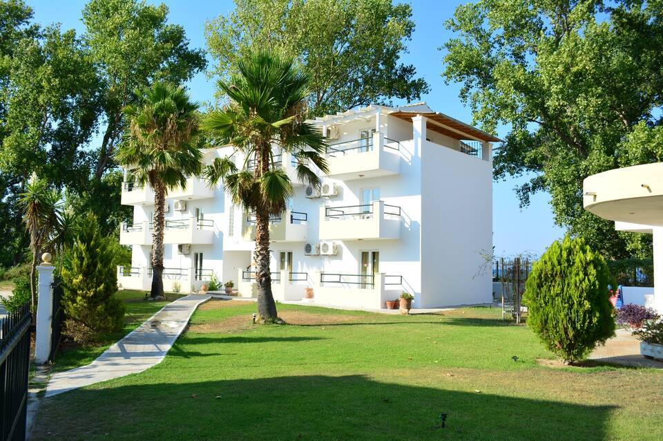Cavos Beach House 2