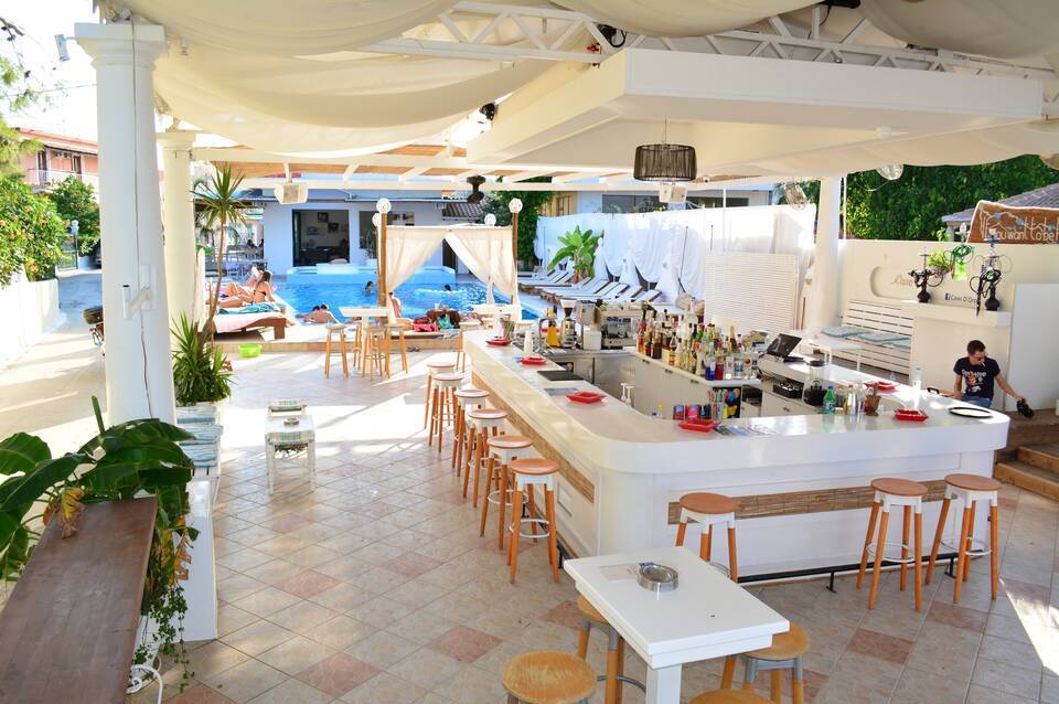 Cavos Beach House 4