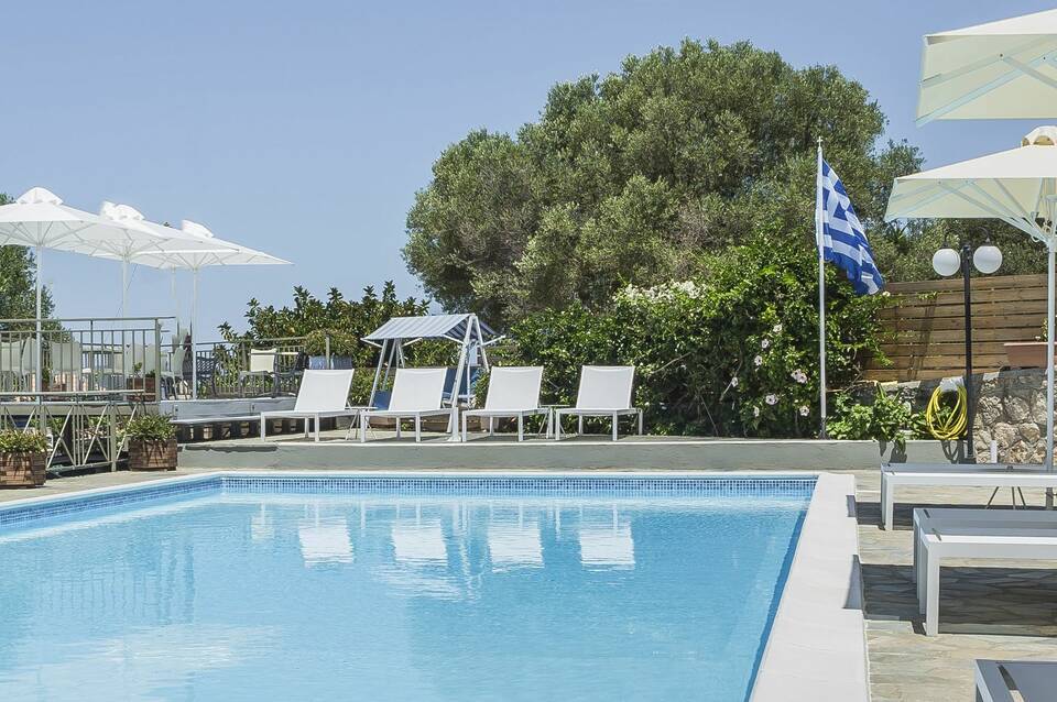 Panorama Fanari Studios & Apartments 1