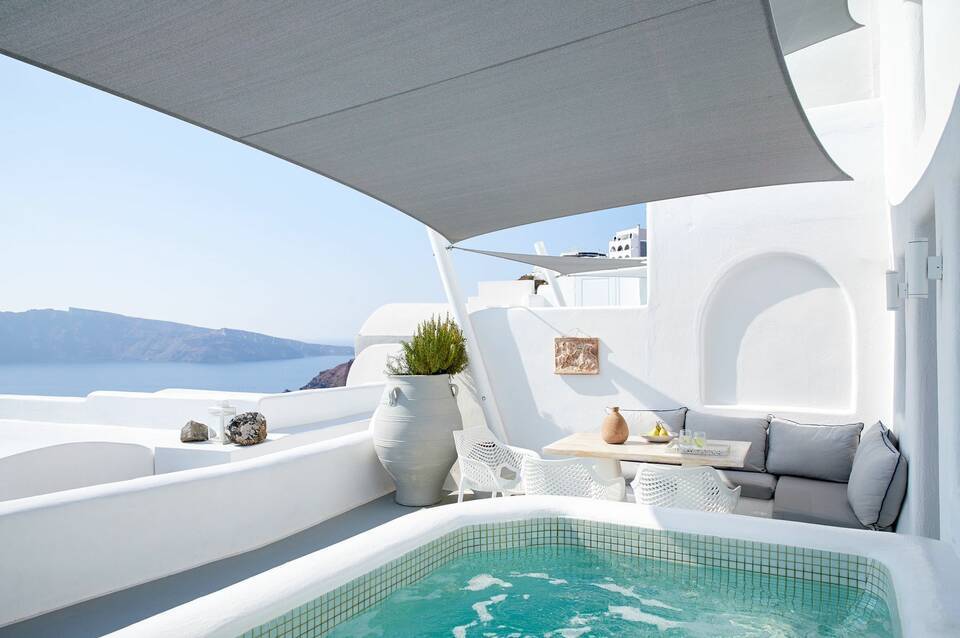 La Perla Villas & Suites 3