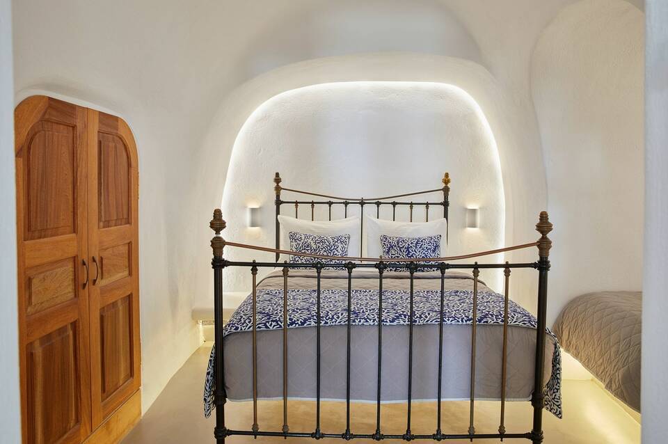 La Perla Villas & Suites 4